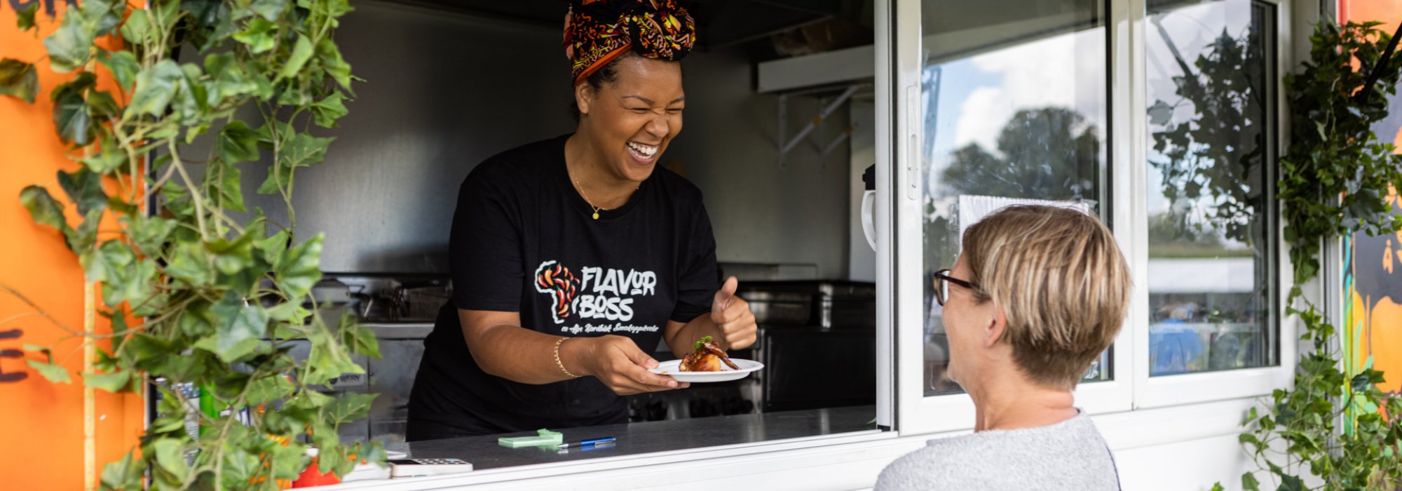 Matförsäljning från foodtruck. Foto.