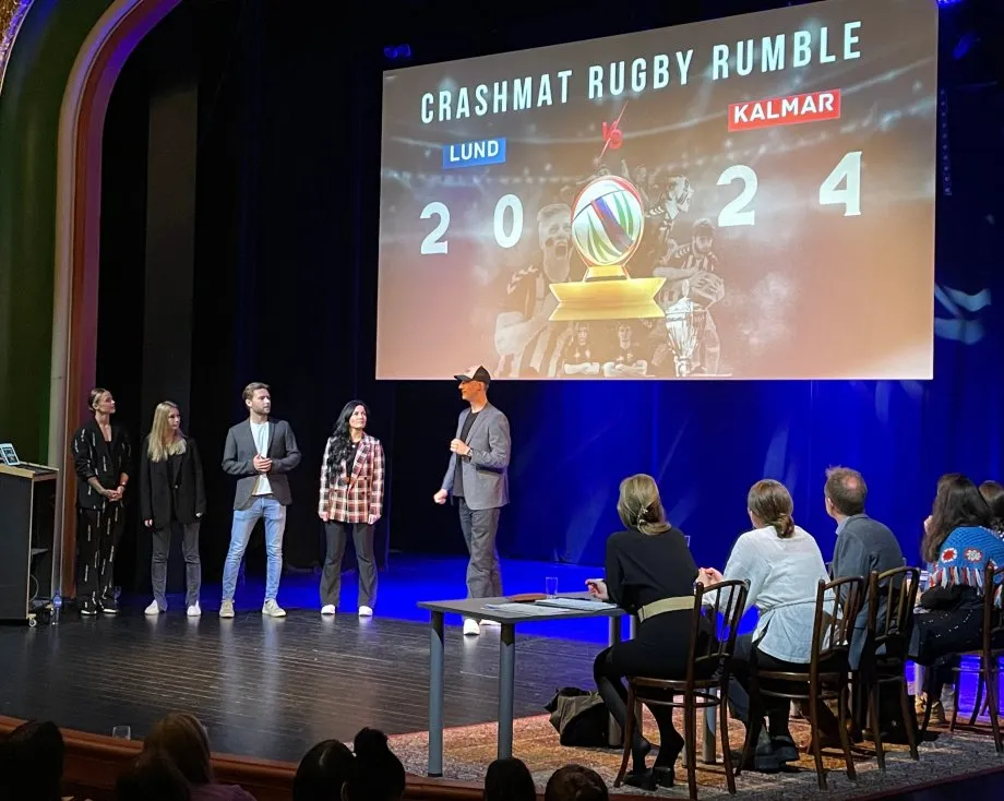 Studenter pitchar